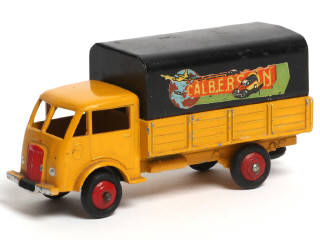 Lot 455 - DINKY TOYS (FRANCE) (1)