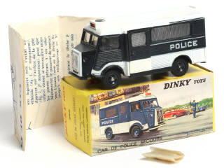 Lot 446 - DINKY TOYS (FRANCE) (1)