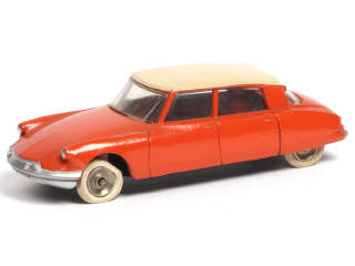 Lot 382 - DINKY TOYS (FRANCE) (1)