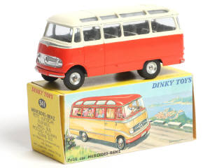 Lot 452 - DINKY TOYS (FRANCE) (1)