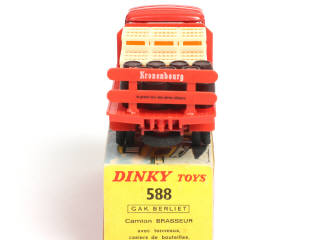 Lot 342 - DINKY TOYS (FRANCE) (1)