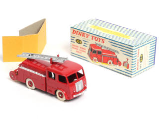 Lot 339 - DINKY TOYS (FRANCE) (1)