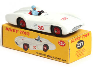 Lot 424 - DINKY TOYS (GB) (1)