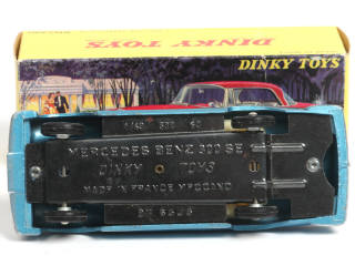 Lot 271 - DINKY TOYS (FRANCE) (1)