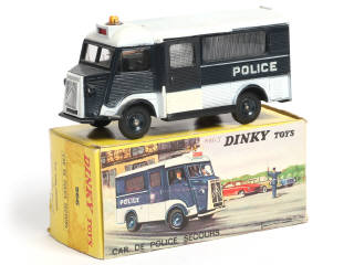 Lot 330 - DINKY TOYS (FRANCE) (1)