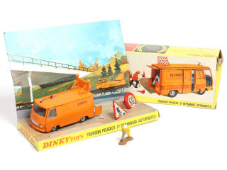 Lot 324 - DINKY TOYS (FRANCE) (1)