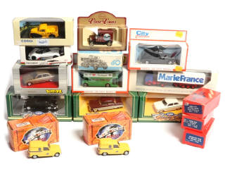 Lot 103 - DIVERS (16)