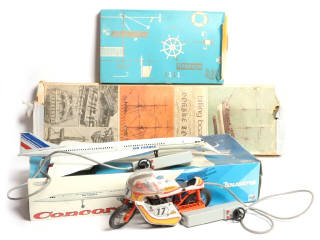 Lot 297 - DIVERS (3)