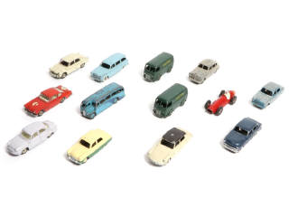 Lot 191 - DINKY TOYS (13)