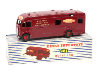 Lot 255 - DINKY TOYS (GB) (1)