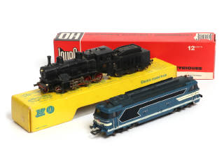 Lot 29 - DIVERS (HO) (2)