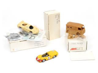 Lot 61 - DIVERS (3)