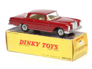 Lot 266 - DINKY TOYS (FRANCE) (1)