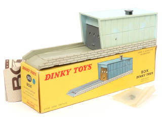 Lot 322 - DINKY TOYS (FRANCE) (1)