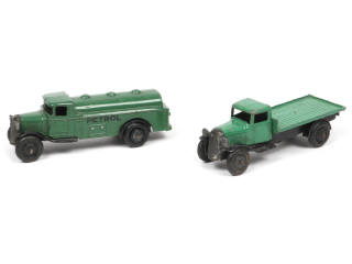 Lot 238 - DINKY TOYS (GB) (2)