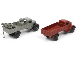 Lot 236 - DINKY TOYS (GB) (2)
