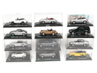 Lot 57 - DIVERS (12)