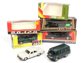 Lot 9 - DIVERS (5)