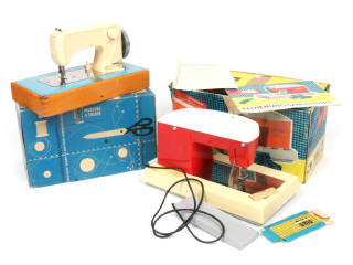 Lot 104 - DIVERS (2)