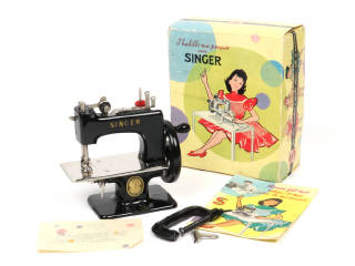 Lot 101 - SINGER (USA) (1)