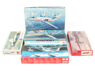 Lot 92 - DIVERS (5)