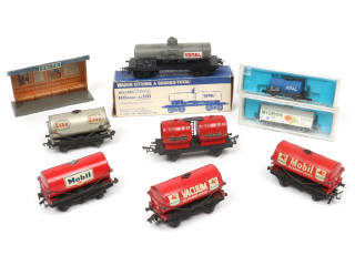 Lot 26 - DIVERS 'HO' (9)