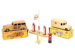 Lot 326 - DINKY TOYS (GB) (5)