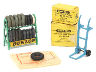 Lot 164 - DINKY TOYS (GB) (1)