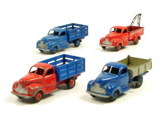 Lot 585 - DINKY TOYS (FRANCE) (4)