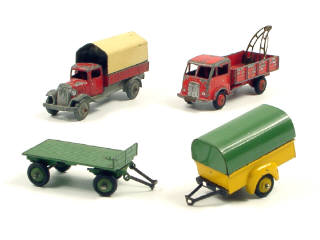 Lot 584 - DINKY TOYS FRANCE (4)