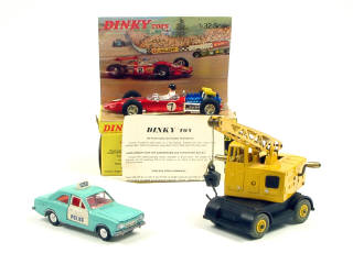 Lot 632 - DINKY TOYS (GB) (3)