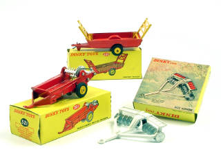 Lot 633 - DINKY TOYS (GB) (3)