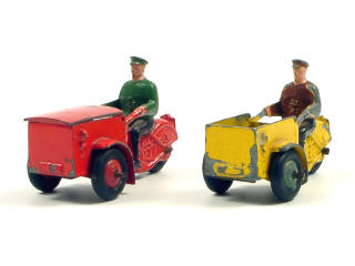 Lot 564 - DINKY TOYS (FRANCE) (2)