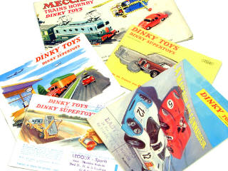 Lot 522 - MECCANO & DINKY TOYS FRANCE (5)