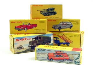 Lot 534 - DINKY TOYS (FRANCE) (6)