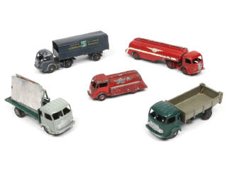Lot 300 - DINKY TOYS (FRANCE) (5)