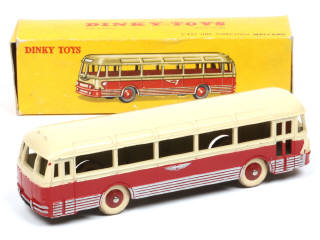 Lot 225 - DINKY TOYS (FRANCE) (1)
