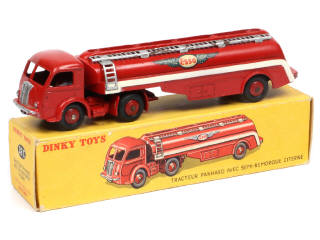 Lot 226 - DINKY TOYS (FRANCE) (1)
