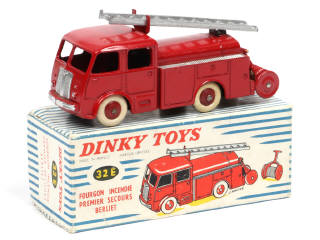 Lot 229 - DINKY TOYS (FRANCE) (1)