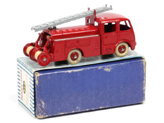 Lot 229 - DINKY TOYS (FRANCE) (1)