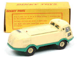 Lot 260 - DINKY TOYS (FRANCE) (1)