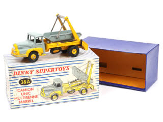 Lot 239 - DINKY TOYS (FRANCE) (1)