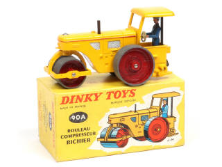 Lot 246 - DINKY TOYS (FRANCE) (1)