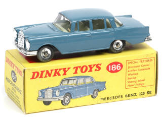 Lot 160 - DINKY TOYS (GB) (1)