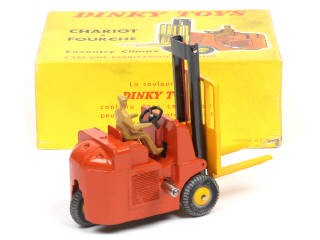 Lot 261 - DINKY TOYS (FRANCE) (1)