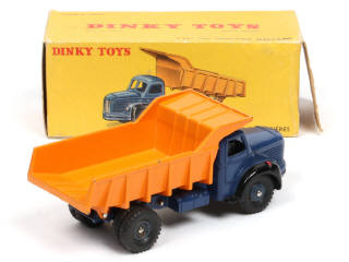 Lot 233 - DINKY TOYS (FRANCE) (1)