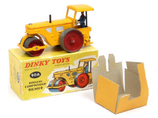 Lot 245 - DINKY TOYS (FRANCE) (1)