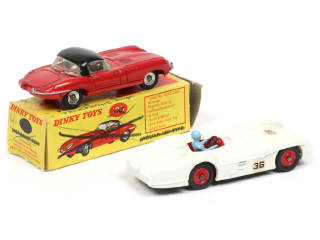 Lot 174 - DINKY TOYS (GB) (2)