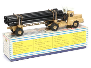 Lot 352 - DINKY TOYS (FRANCE) (1)