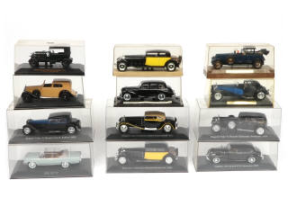 Lot 34 - DIVERS (12)